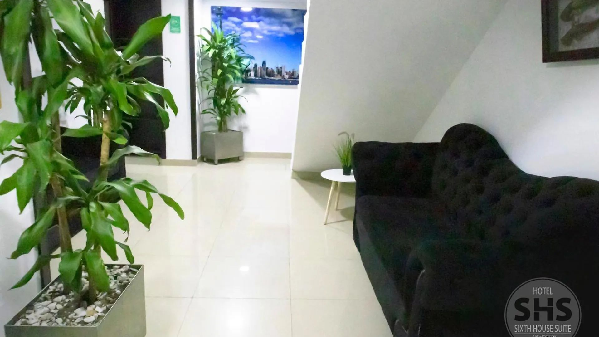 Sixth House Suite Cali