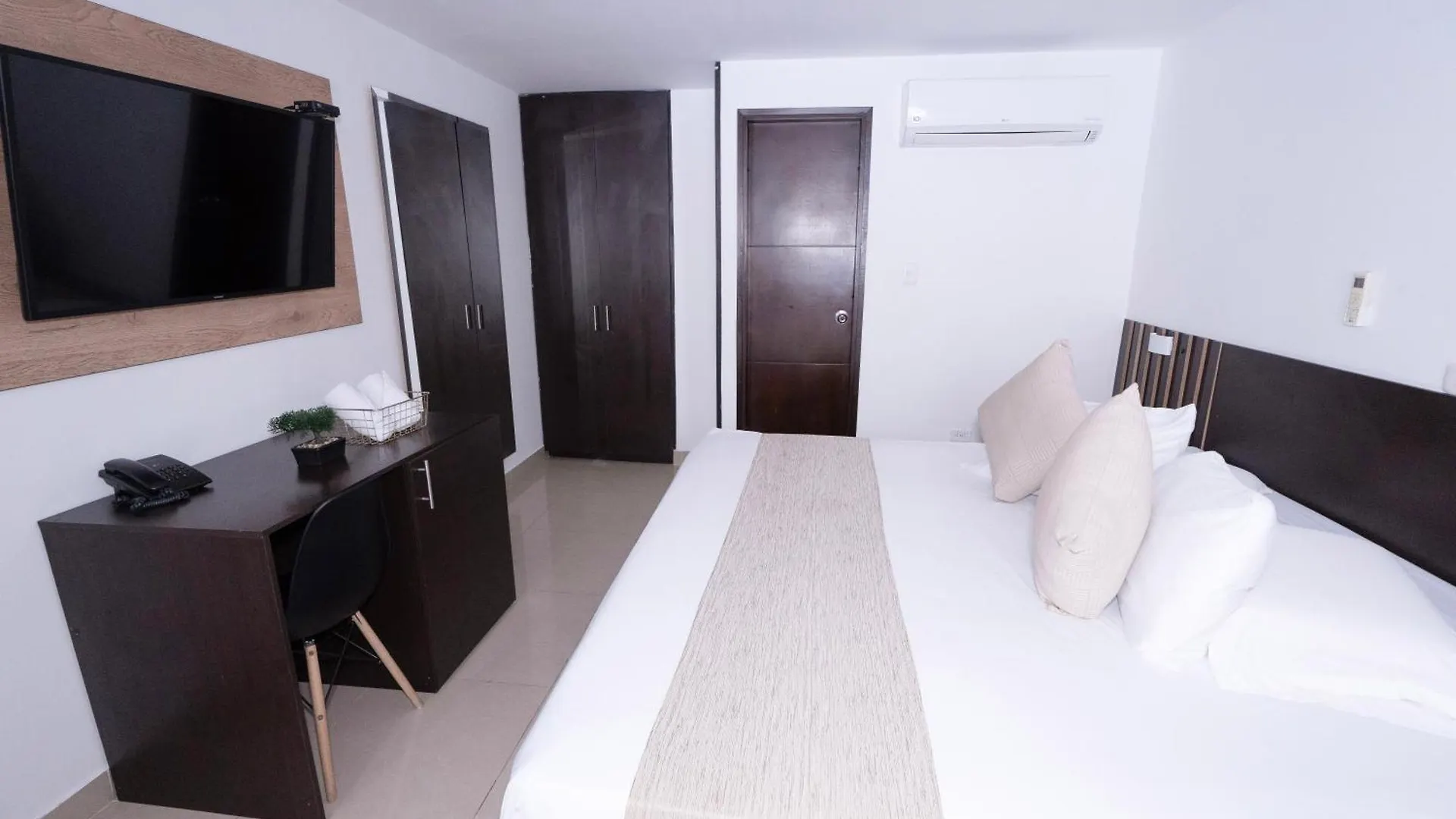 Sixth House Suite Cali