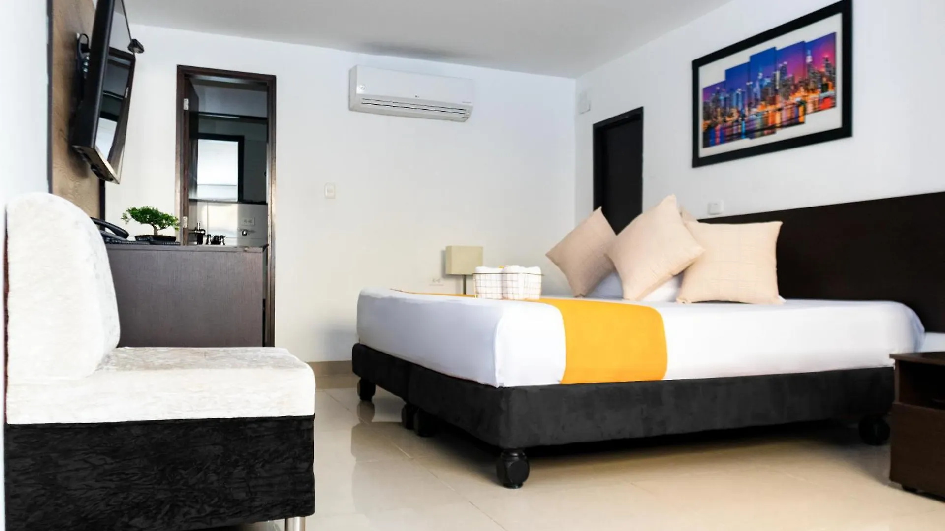 Sixth House Suite Cali 3*,