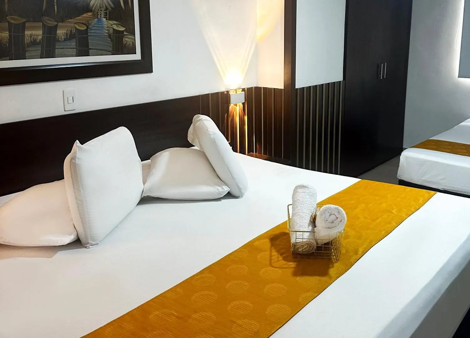 Sixth House Suite Cali 3*,