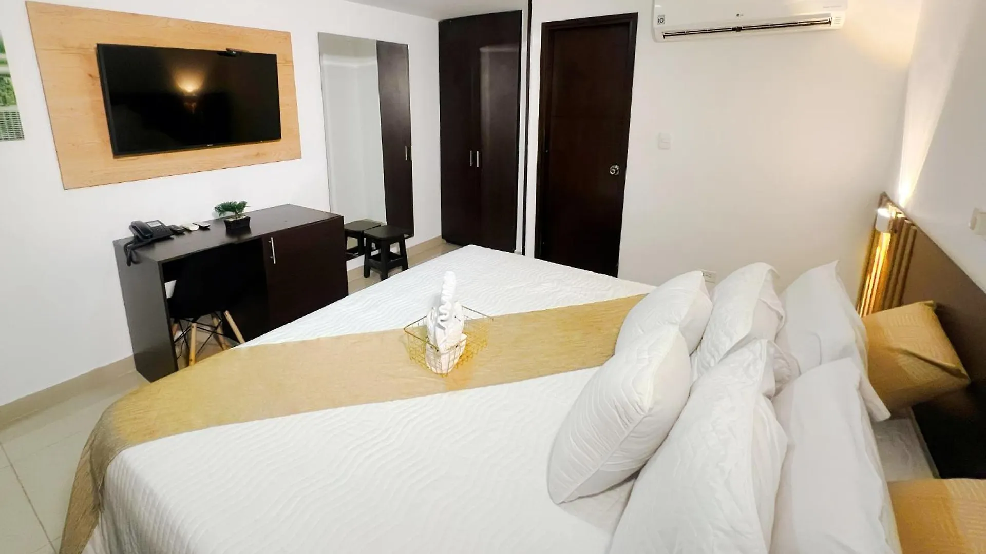Sixth House Suite Cali 3*,