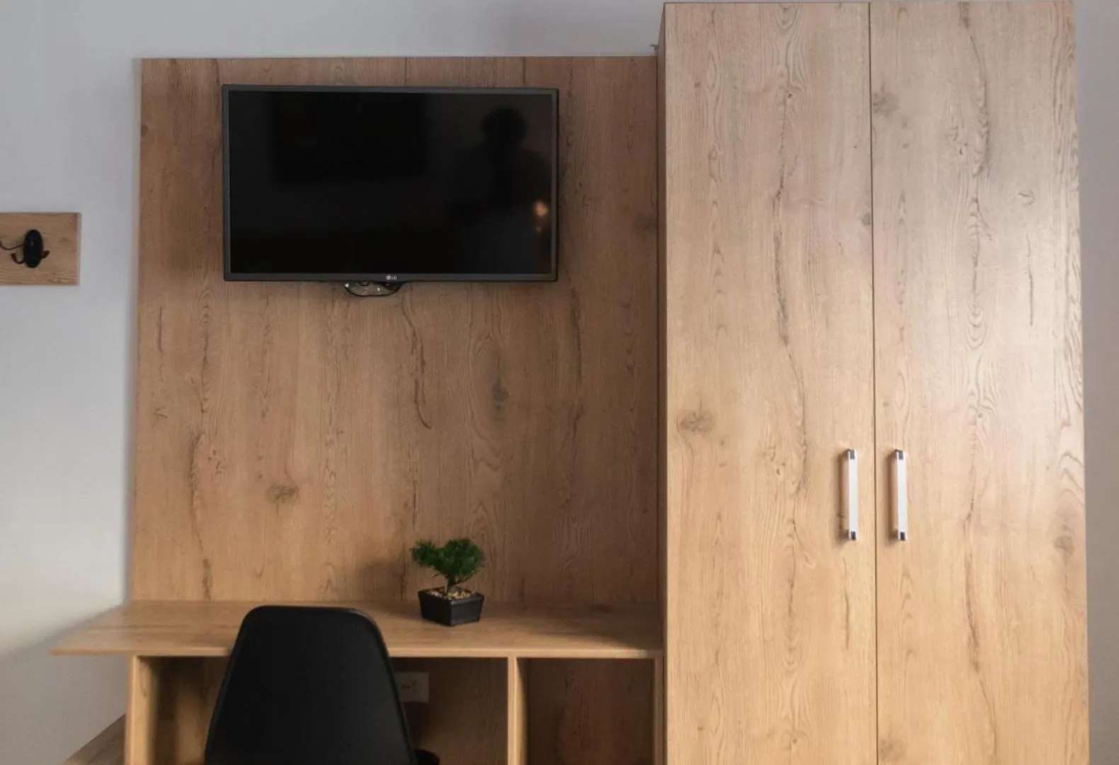 Sixth House Suite Cali